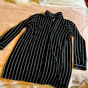 Never worn boohoo dress, super cute styled with high boots or a belt!